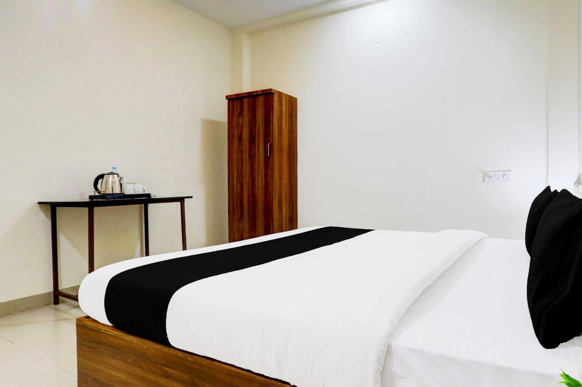 Hotel O Sb 47 Indaur Kültér fotó