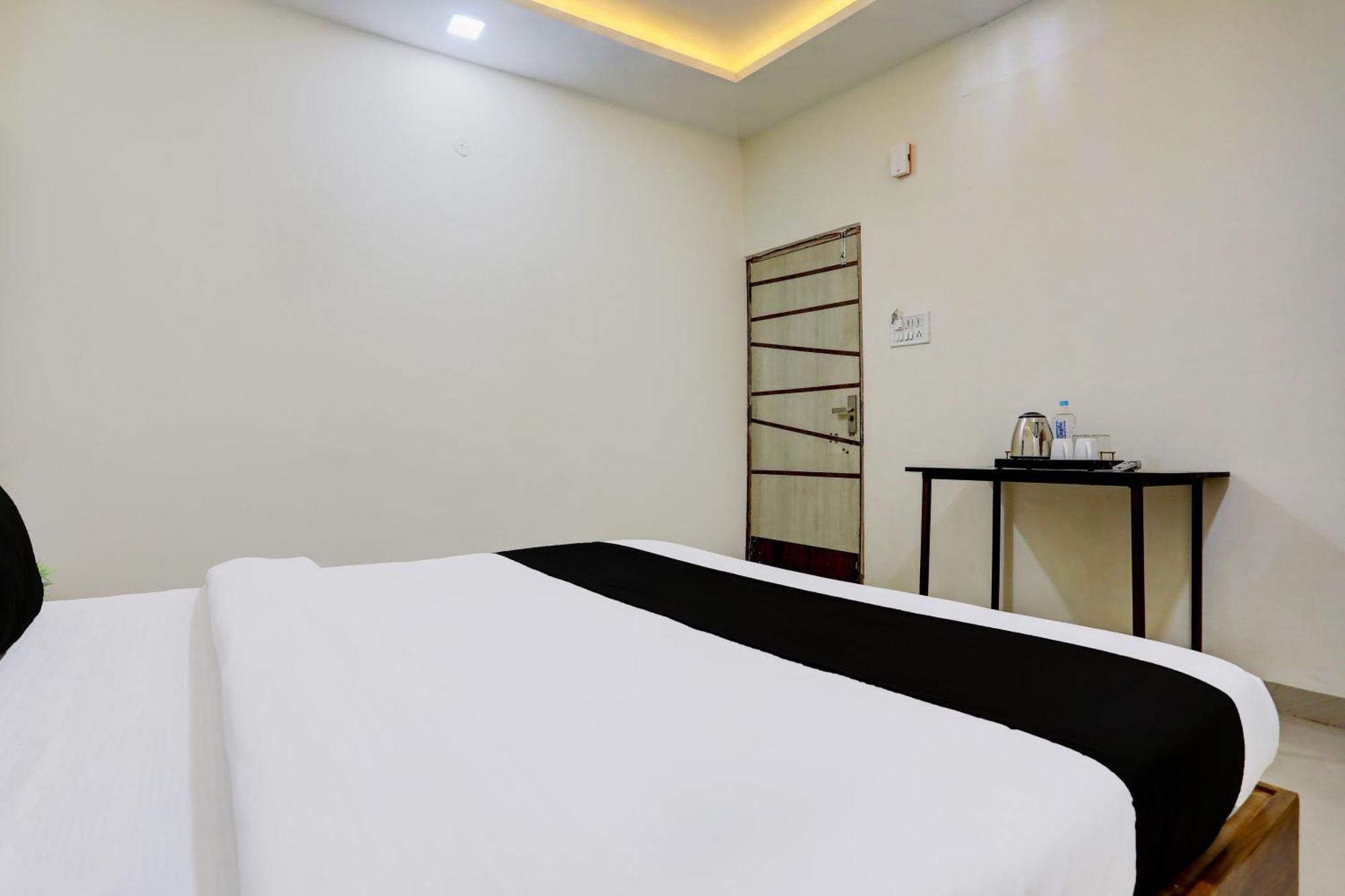 Hotel O Sb 47 Indaur Kültér fotó