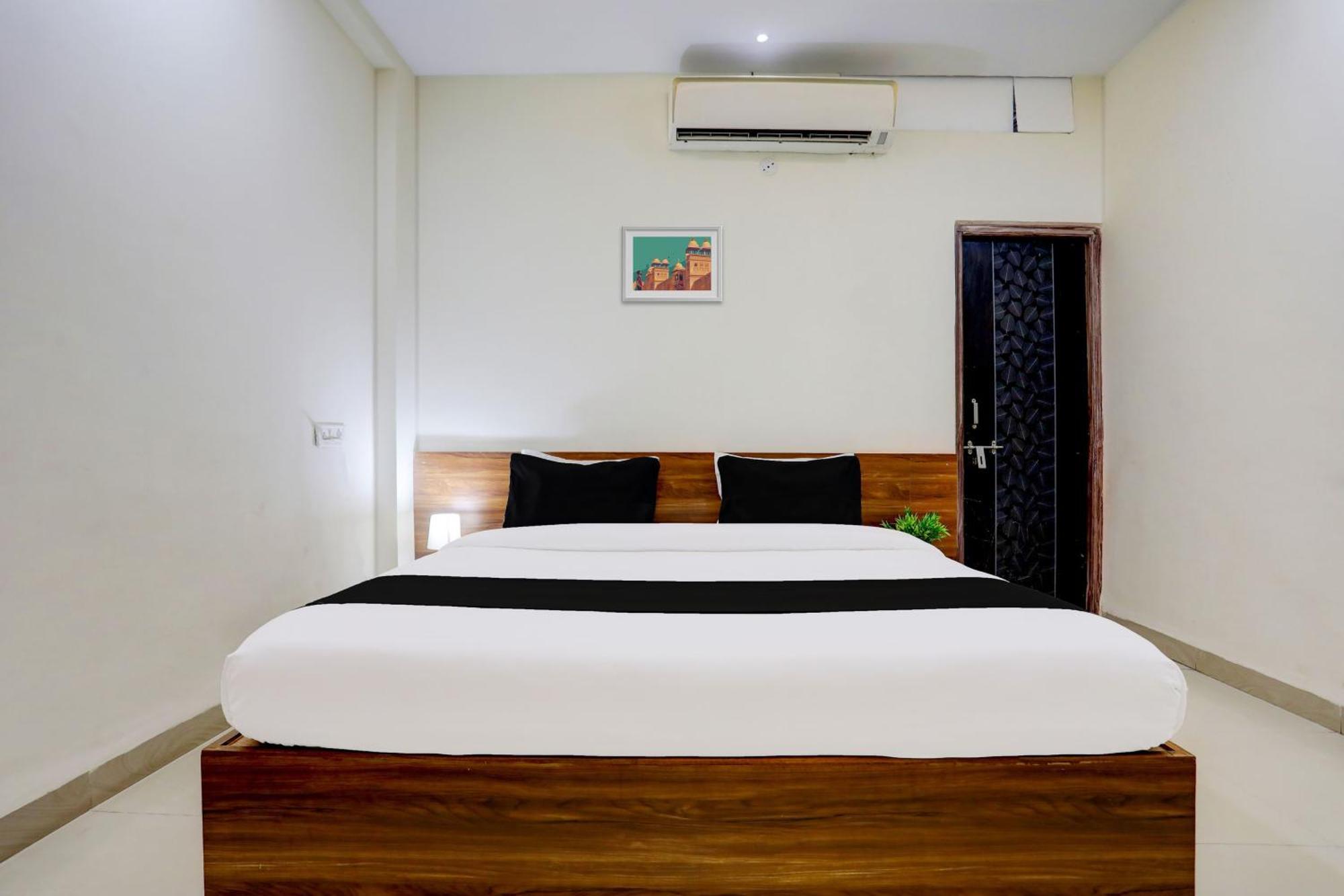 Hotel O Sb 47 Indaur Kültér fotó